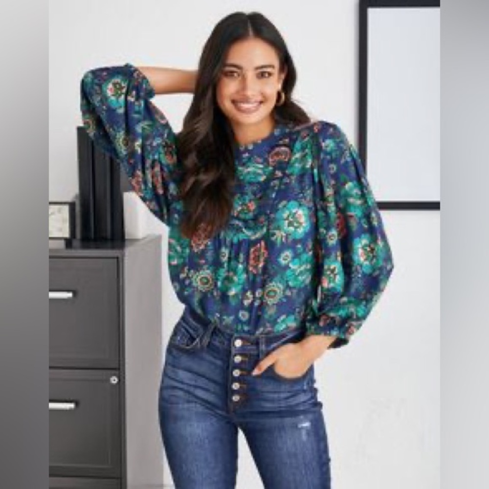 Collective Concepts Floral‎ Pintuck Gable Blouse.